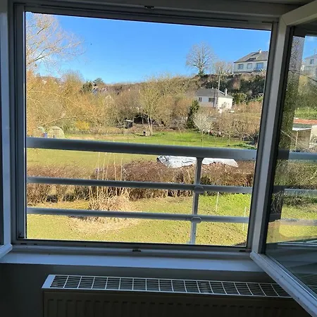 Apartment Calme Et Paisible Au Bord De La Riviere Ernee