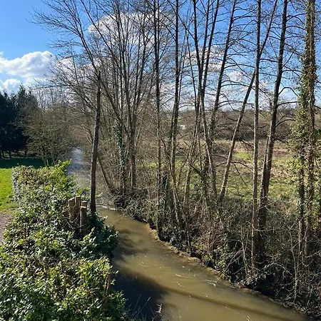 Calme Et Paisible Au Bord De La Riviere דירה