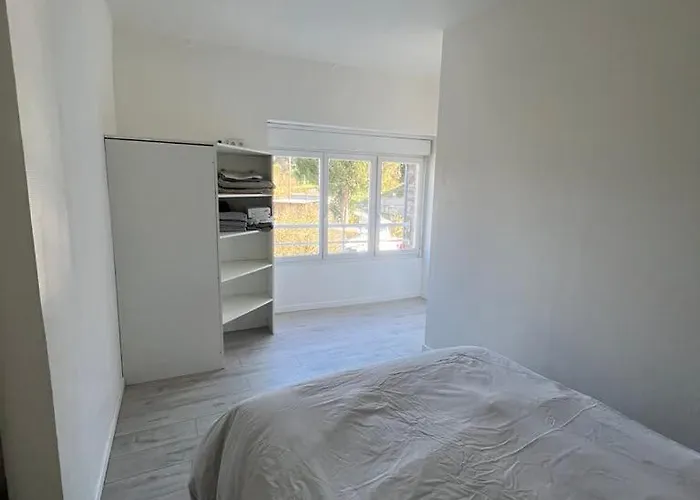 Calme Et Paisible Au Bord De La Rivière *